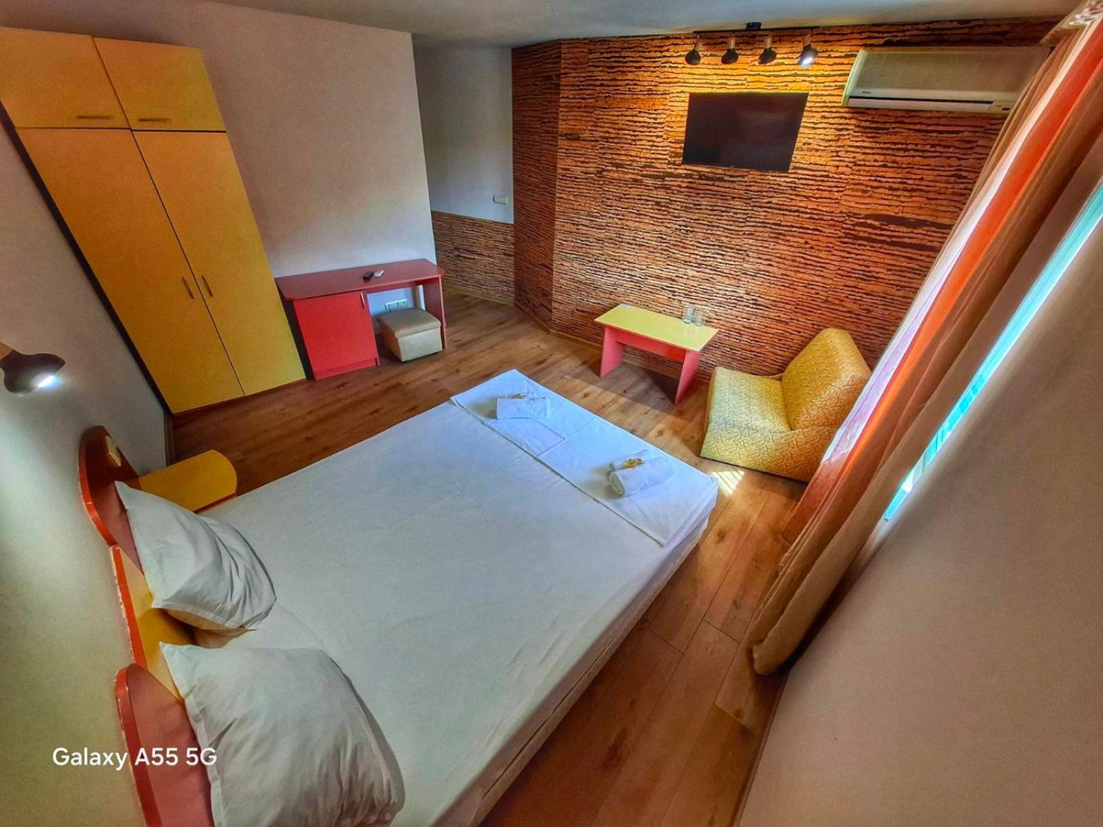 Korona Hotel Blagoevgrad Bagian luar foto